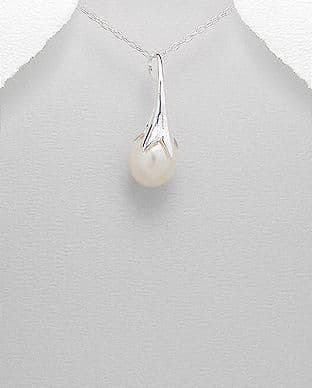 925 Sterling Silver Stone Set Pendant Decorated With Fresh Water Pearl